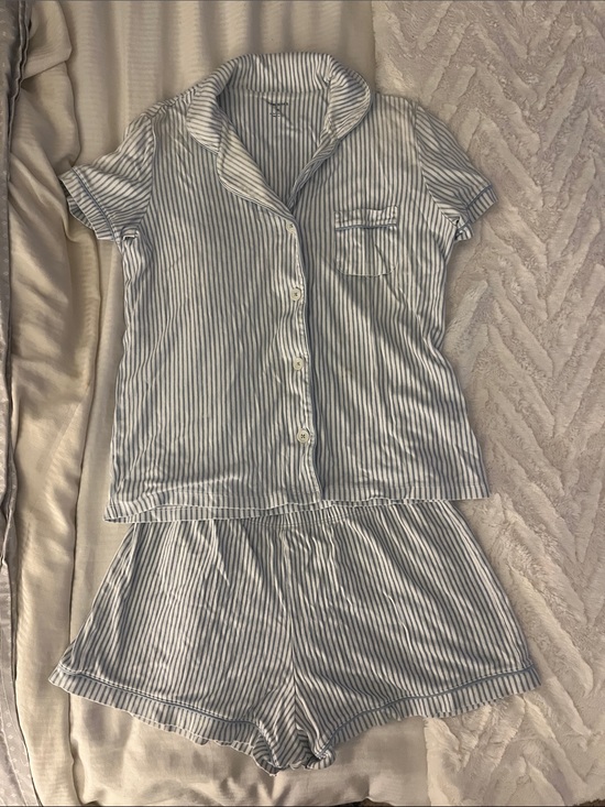 Roller Rabbit Other - Women’s Roller Rabbit blue and white stripped pajama set
